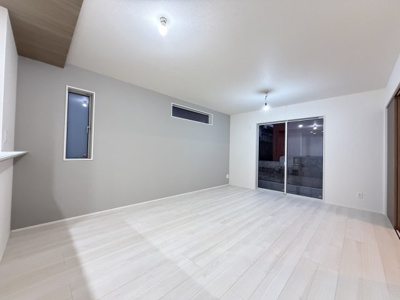 【居間・リビング】 | 南城市知念海野（全2棟）ラスト2号棟 | 2号棟　LDK16帖♪リビング収納付き♪