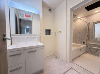 【独立洗面台】 | 南城市知念海野（全2棟）ラスト2号棟 | 2号棟　三面鏡付き洗髪洗面化粧台♪