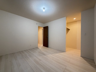 【洋室】 | 南城市知念海野（全2棟）ラスト2号棟 | 2号棟　洋室7帖＋WIC付き♪（WIC×2部屋）