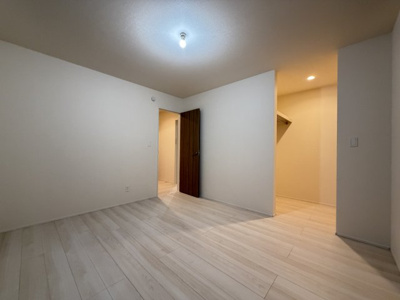 【洋室】 | 南城市知念海野（全2棟）ラスト2号棟 | 2号棟　洋室7帖＋WIC付き♪（WIC×2部屋）