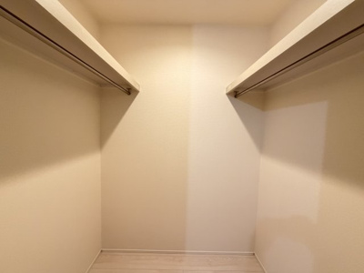 【収納】 | 南城市知念海野（全2棟）ラスト2号棟 | 2号棟　洋室7帖＋WIC付き♪（WIC×2部屋）