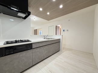 【キッチン】 | 南城市知念海野（全2棟）ラスト2号棟 | 2号棟　使いやすいシステムキッチン♪