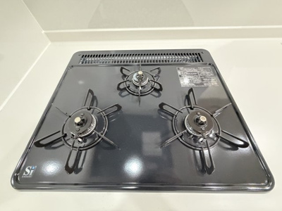 【キッチン】 | 南城市知念海野（全2棟）ラスト2号棟 | 2号棟　三口コンロ♪