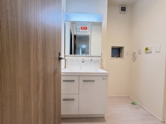 【独立洗面台】 | 南城市知念海野（全2棟）ラスト2号棟 | 2号棟　三面鏡付き洗髪洗面化粧台♪