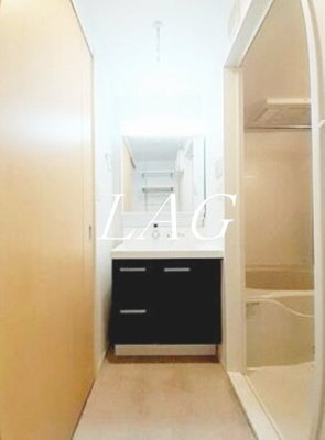 【洗面所】 | メゾン・レジュイット | 独立洗面台です。