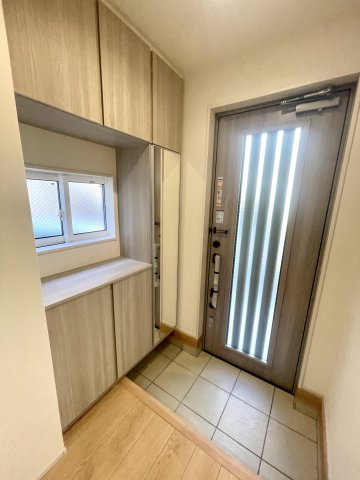 練馬区南大泉1丁目　太陽光パネル設置　こだわり省エネ邸宅の玄関