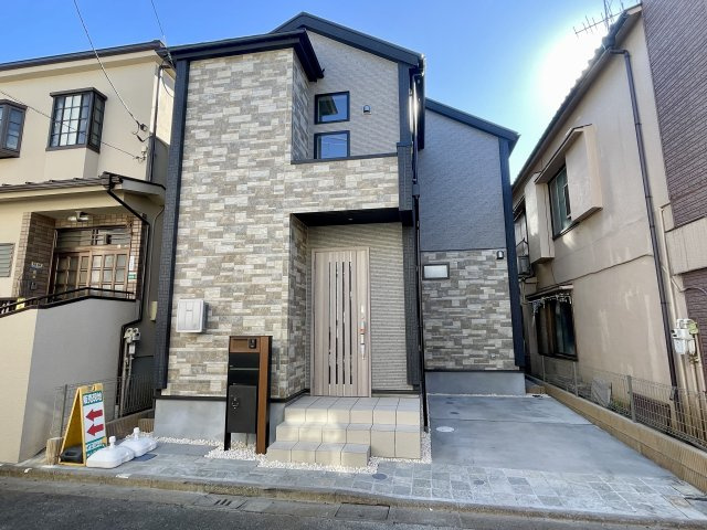 練馬区南大泉1丁目　太陽光パネル設置　こだわり省エネ邸宅の外観