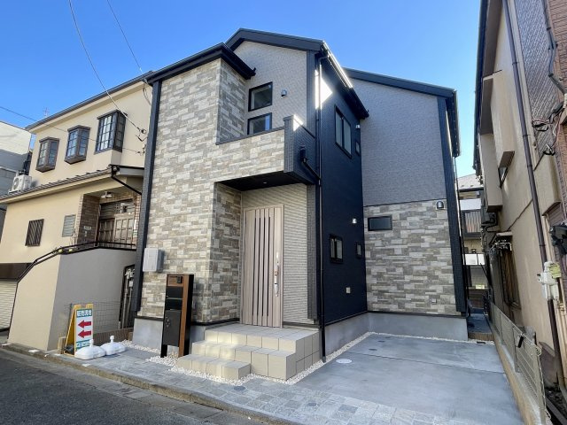 練馬区南大泉1丁目　太陽光パネル設置　こだわり省エネ邸宅の画像