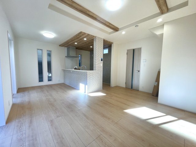 練馬区南大泉1丁目　太陽光パネル設置　こだわり省エネ邸宅の居間・リビング