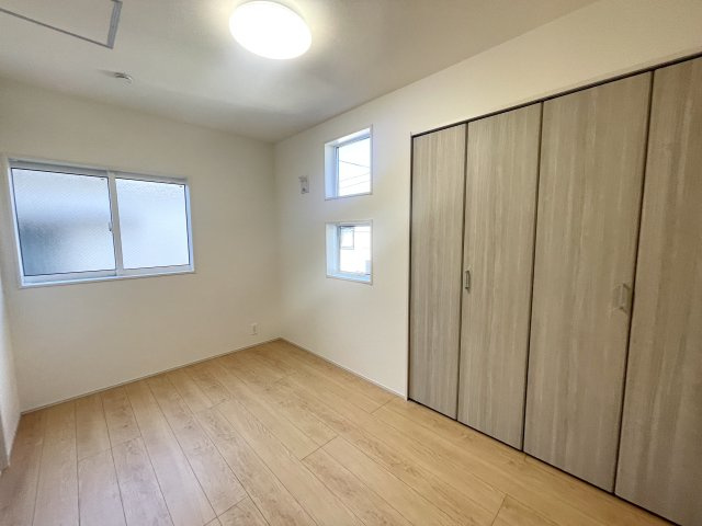 練馬区南大泉1丁目　太陽光パネル設置　こだわり省エネ邸宅の洋室