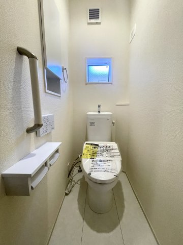 練馬区南大泉1丁目　太陽光パネル設置　こだわり省エネ邸宅のトイレ