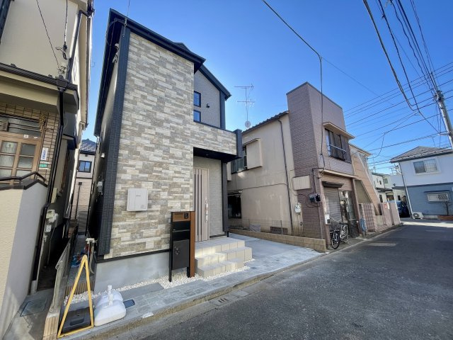 練馬区南大泉1丁目　太陽光パネル設置　こだわり省エネ邸宅の前面道路含む現地写真