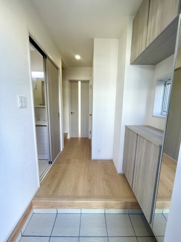 練馬区南大泉1丁目　太陽光パネル設置　こだわり省エネ邸宅の玄関