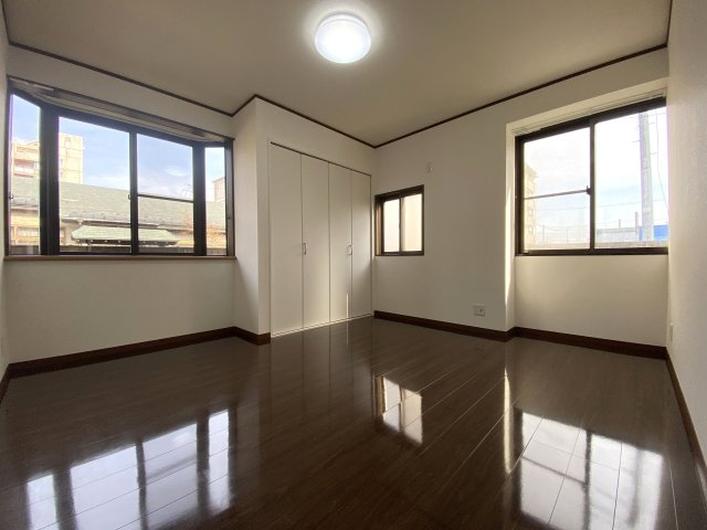 旭南１丁目貸家の洋室|洋室7.5帖（奥）