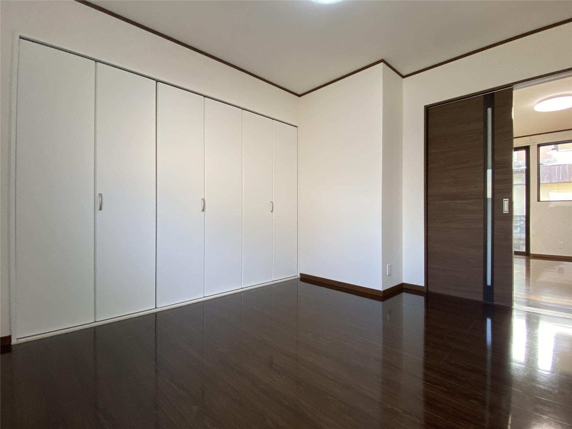 旭南１丁目貸家の洋室|洋室7.5帖（納戸隣）