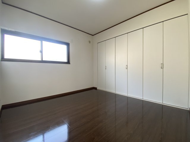 旭南１丁目貸家の洋室|洋室7.5帖（納戸隣）