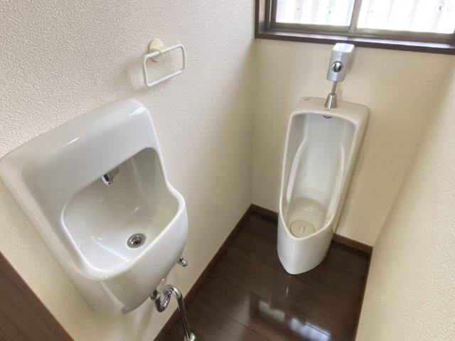 旭南１丁目貸家のトイレ|男性用トイレ