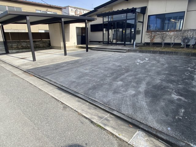 旭南１丁目貸家の駐車場