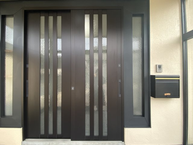 旭南１丁目貸家のエントランス|玄関ドア