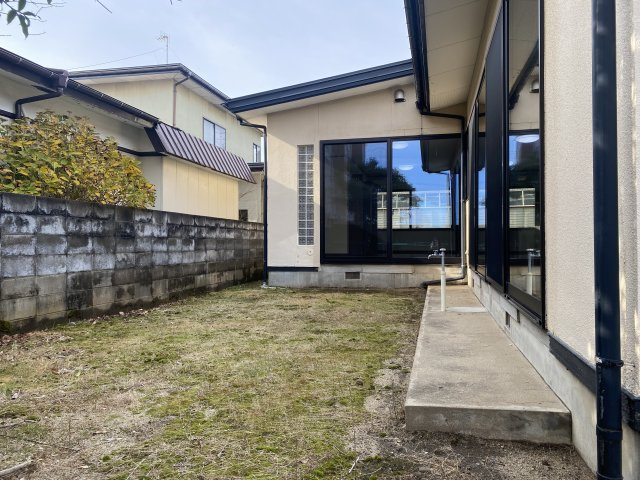 旭南１丁目貸家の庭