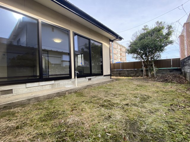 旭南１丁目貸家の庭