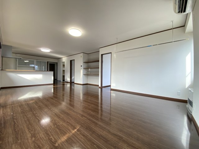 旭南１丁目貸家の居間・リビング|LDK30帖