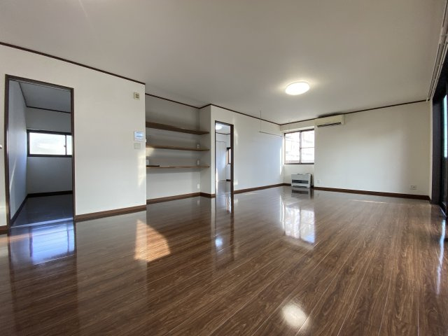 旭南１丁目貸家の居間・リビング|LDK30帖