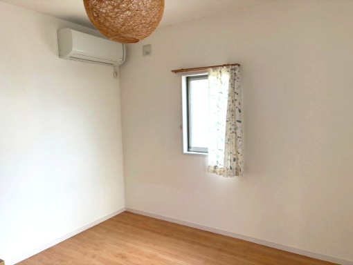 佐伯区河内南2丁目の洋室|シンプルな洋室。収納もあり、プライベート空間として快適に使えます。