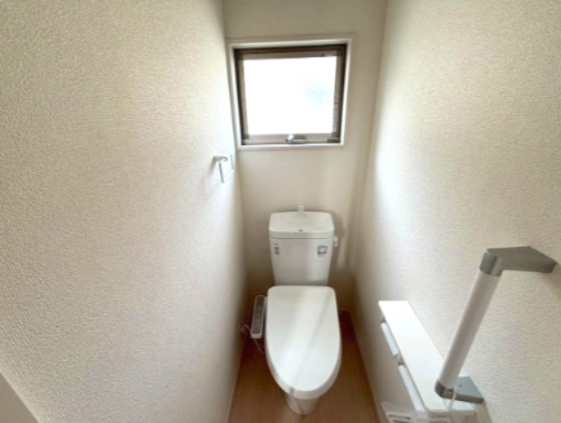 佐伯区河内南2丁目のトイレ|各階にあるので混雑しがちな朝もスムーズに使えます。