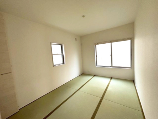 佐伯区河内南2丁目の和室|リビングに隣接する和室は、暮らしにくつろぎと開放感をプラス♪来客時の宿泊スペースやキッズスペースになったり自由度の高い空間です。