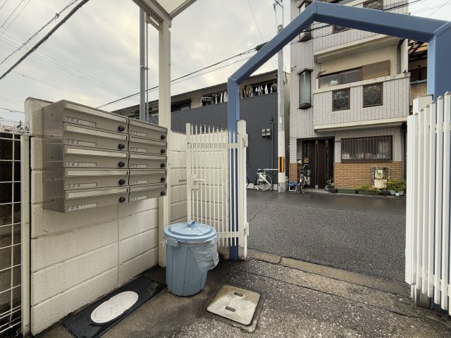 ロイヤルハイツ住吉のエントランス