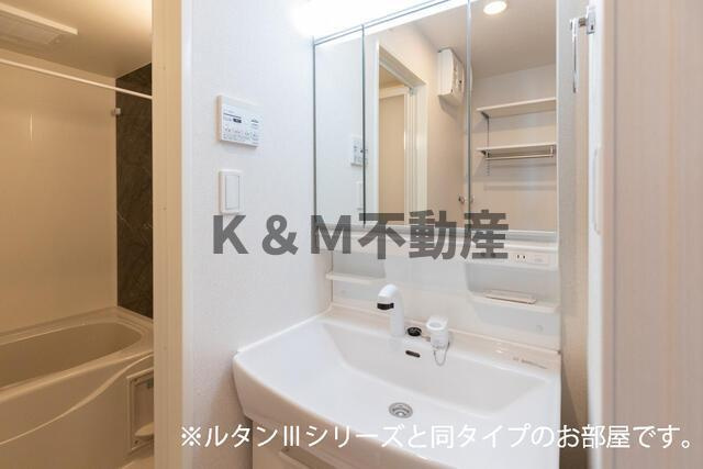 モーヴソレイユの洗面所|明るい洗面所です