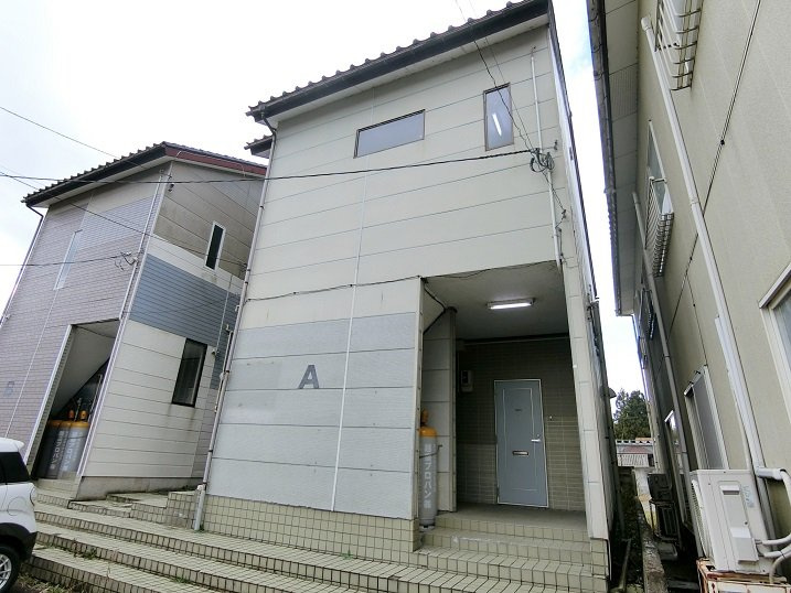ハイツ月岡の外観