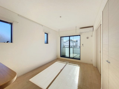 【洋室】 | GlowHomes溝の口 | ※同建物ほかのお部屋の写真です。