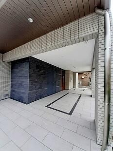 メゾン・レジュイットのエントランス