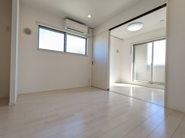 エトワール大曽根の居間・リビング|301号室