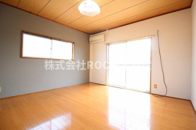 コーポ五月の居間・リビング|ゆったりとした居間です