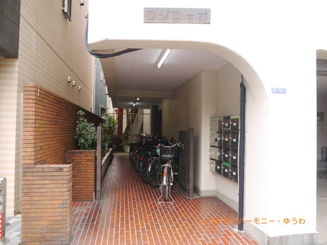 【エントランス】 | フジコーポ | 清廉とされたエントランスになっています。