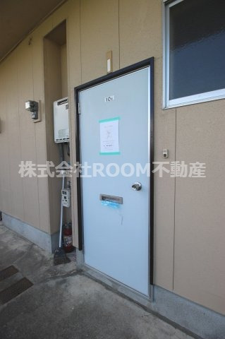 コーポ五月の玄関|ゆったりとした玄関です