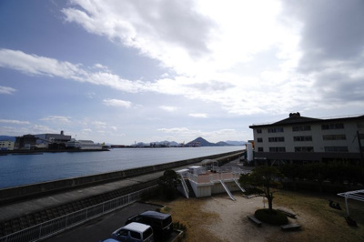 【展望】 | 【上質リノベ】ファミール江波公園リバーサイド弐番館 | 【四季を感じる】
四季の移ろい・爽やかな青空や風を感じられ
自然を愉しめるパノラマビュー。
毎日の暮らしに余裕を感じさせてくれる、
遮る物の無い開放的な眺望を是非、ご堪能ください。