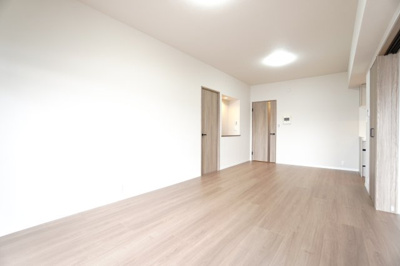 【居間・リビング】 | 【上質リノベ】ファミール江波公園リバーサイド弐番館 | 室内（2026年3月8日11：00頃）撮影