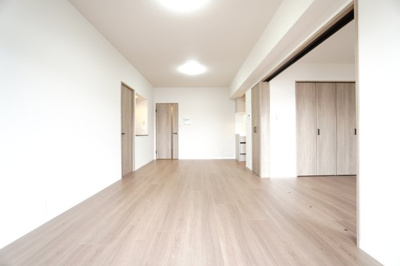 【居間・リビング】 | 【上質リノベ】ファミール江波公園リバーサイド弐番館 | 室内（2026年3月8日11：00頃）撮影