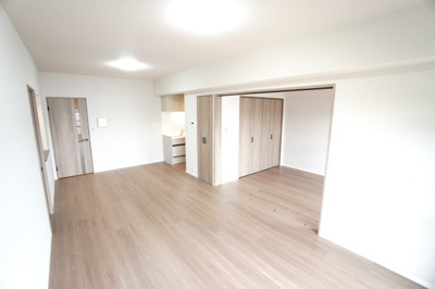 【居間・リビング】 | 【上質リノベ】ファミール江波公園リバーサイド弐番館 | 室内（2026年3月8日11：00頃）撮影