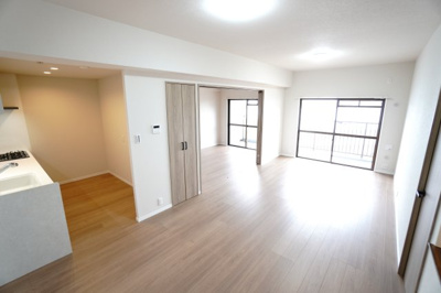 【居間・リビング】 | 【上質リノベ】ファミール江波公園リバーサイド弐番館 | 室内（2026年3月8日11：00頃）撮影