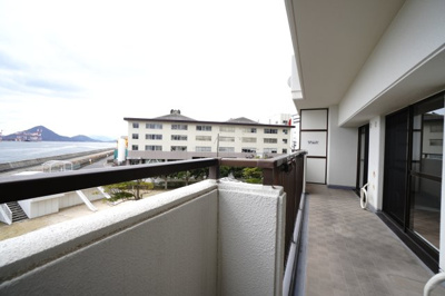 【バルコニー】 | 【上質リノベ】ファミール江波公園リバーサイド弐番館 | 現地（2026年3月8日11：00頃）撮影