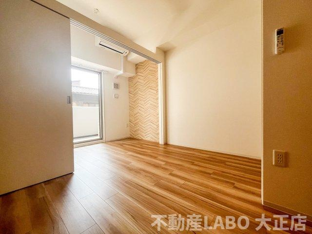 セレニテ阿波座ミラクの洋室