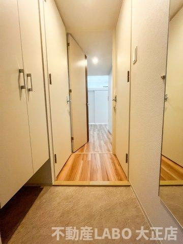 セレニテ阿波座ミラクの玄関