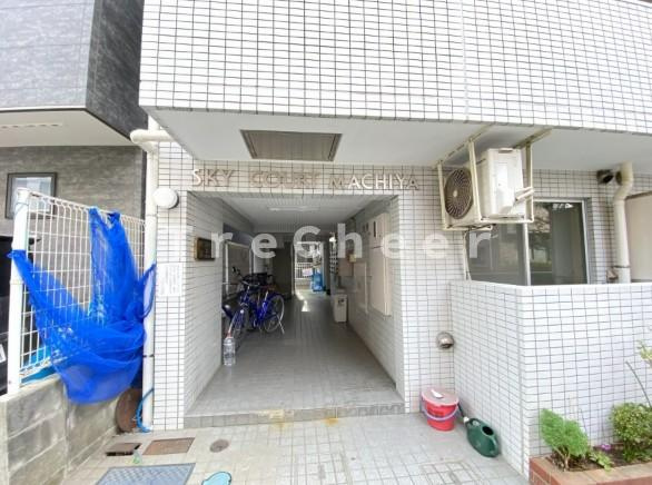 スカイコート町屋のエントランス