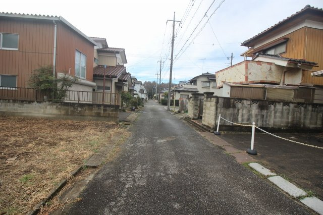 野木町南赤塚の前面道路含む現地写真|北側道路（2026年3月撮影）