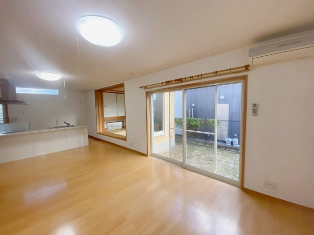 中山寺3丁目戸建ての居間・リビング